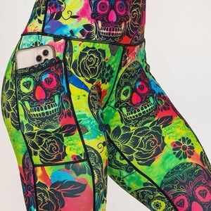CVG Tye Dye Skulls cropped leggings. Size Small.
